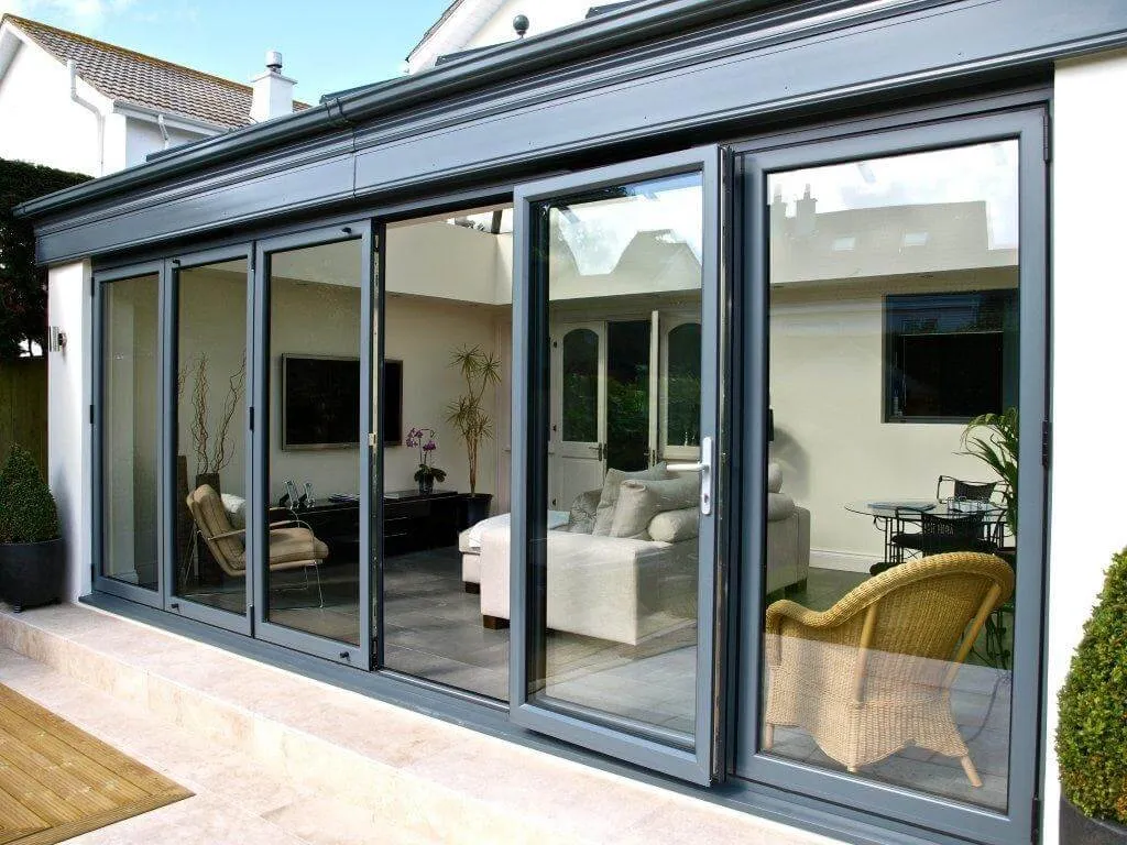 Biệt thự hiện đại lắp cửa nhôm kính
